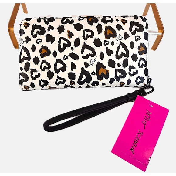 Betsey Johnson Leopard Heart Print Wristlet Wallet Clutch Zip Around NWT - Picture 2 of 8
